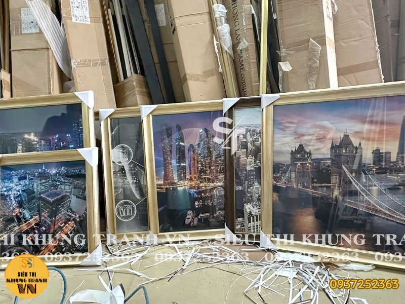 Khung tranh hiện đại màu đen trắng vân gỗ trang trí phòng khách